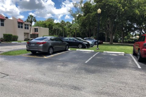 Condo in Davie, Florida, 2 bedrooms  № 1983552 - photo 8