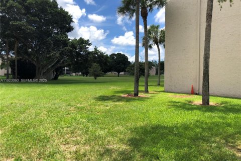 Condo in Davie, Florida, 2 bedrooms  № 1983552 - photo 13