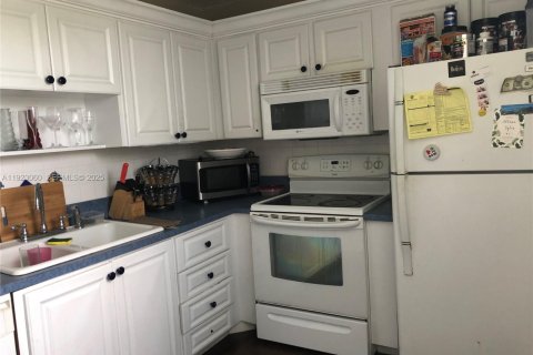 Condo in Davie, Florida, 2 bedrooms  № 1983552 - photo 15