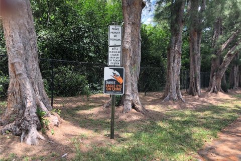 Condo in Davie, Florida, 2 bedrooms  № 1983552 - photo 12