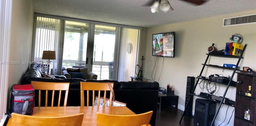 Condo in Davie, Florida, 2 bedrooms  № 1983552