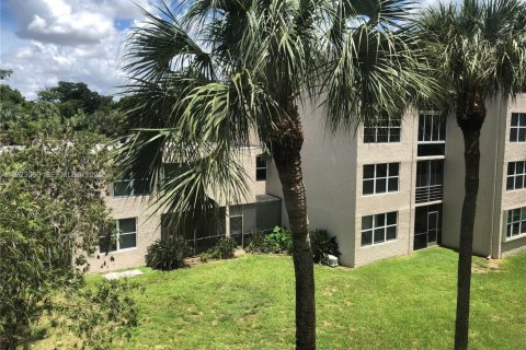 Condo in Davie, Florida, 2 bedrooms  № 1983552 - photo 7