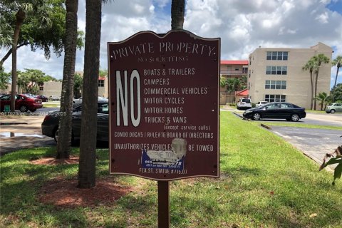 Condo in Davie, Florida, 2 bedrooms  № 1983552 - photo 9