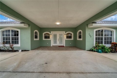 House in Lake Placid, Florida 5 bedrooms, 337.51 sq.m. № 1903793 - photo 9