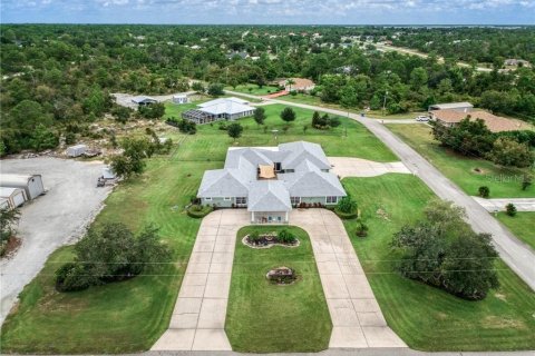 House in Lake Placid, Florida 5 bedrooms, 337.51 sq.m. № 1903793 - photo 1