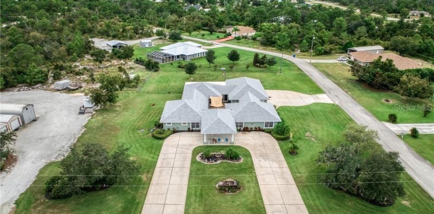 House in Lake Placid, Florida 5 bedrooms, 337.51 sq.m. № 1903793