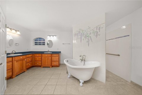 House in Lake Placid, Florida 5 bedrooms, 337.51 sq.m. № 1903793 - photo 17