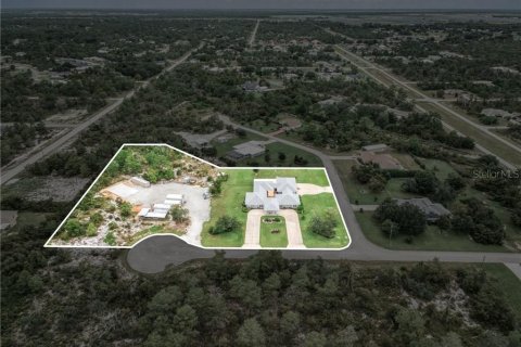 House in Lake Placid, Florida 5 bedrooms, 337.51 sq.m. № 1903793 - photo 6