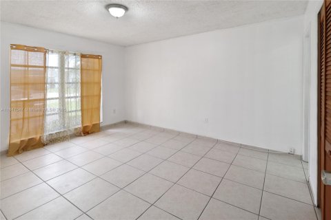 House in Sunrise, Florida 5 bedrooms, 124.49 sq.m. № 1896561 - photo 12