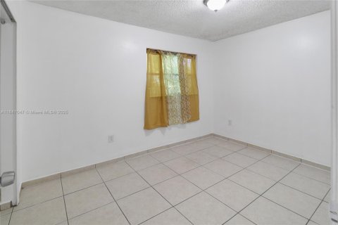 House in Sunrise, Florida 5 bedrooms, 124.49 sq.m. № 1896561 - photo 16