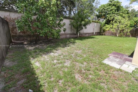 House in Sunrise, Florida 5 bedrooms, 124.49 sq.m. № 1896561 - photo 26