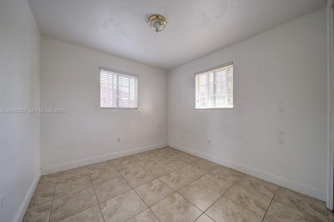 Immobilier commercial à vendre à Sweetwater, Floride: 156.82 m2 № 2084267 - photo 10