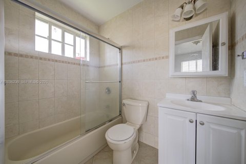 Immobilier commercial à vendre à Sweetwater, Floride: 156.82 m2 № 2084267 - photo 17