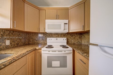 Immobilier commercial à vendre à Sweetwater, Floride: 156.82 m2 № 2084267 - photo 7