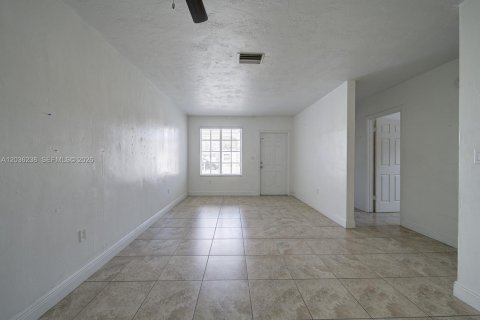 Immobilier commercial à vendre à Sweetwater, Floride: 156.82 m2 № 2084267 - photo 6