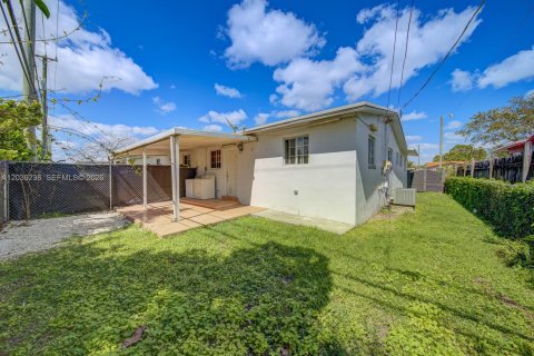 Immobilier commercial à vendre à Sweetwater, Floride: 156.82 m2 № 2084267 - photo 19