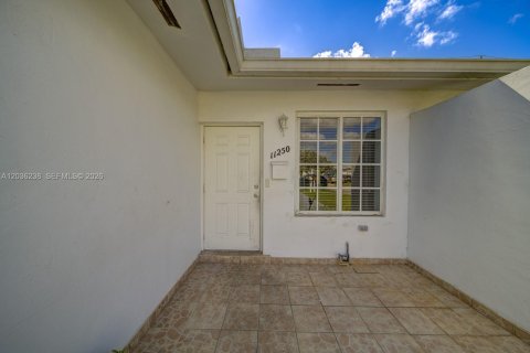 Immobilier commercial à vendre à Sweetwater, Floride: 156.82 m2 № 2084267 - photo 3