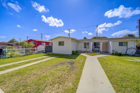 Immobilier commercial à vendre à Sweetwater, Floride: 156.82 m2 № 2084267 - photo 2