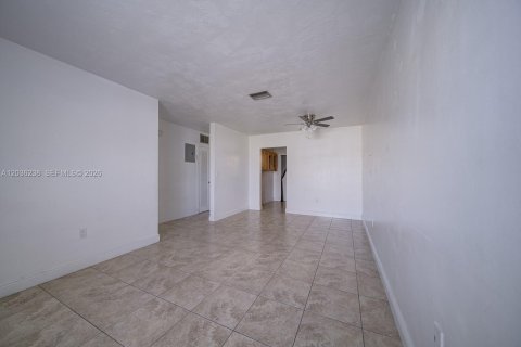 Immobilier commercial à vendre à Sweetwater, Floride: 156.82 m2 № 2084267 - photo 5