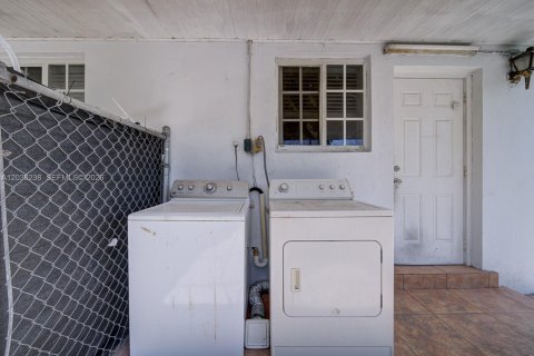 Immobilier commercial à vendre à Sweetwater, Floride: 156.82 m2 № 2084267 - photo 18
