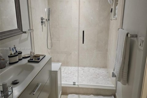Снять в аренду кондоминиум в Майами-Бич, Флорида 1 спальня, 76.09м2, № 2080548 - фото 26