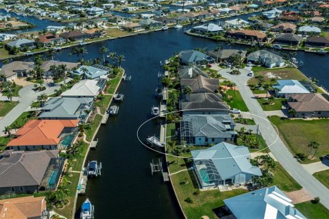 House in Punta Gorda, Florida 3 bedrooms, 225.01 sq.m. № 1580919 - photo 13