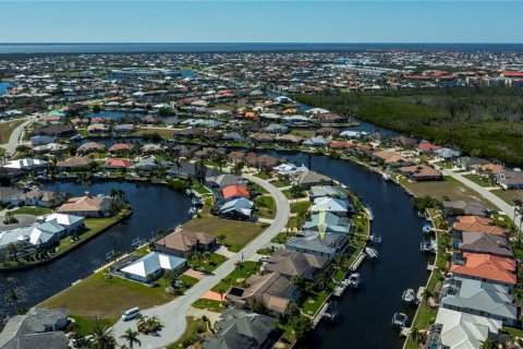 House in Punta Gorda, Florida 3 bedrooms, 225.01 sq.m. № 1580919 - photo 18