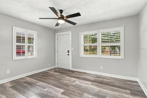 Immobilier commercial à vendre à Saint Petersburg, Floride: 4 chambres, 121.14 m2 № 2430896 - photo 19
