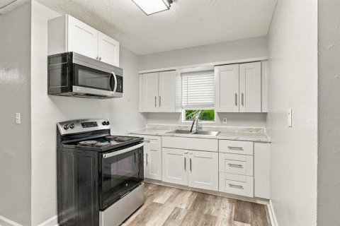 Immobilier commercial à vendre à Saint Petersburg, Floride: 4 chambres, 121.14 m2 № 2430896 - photo 21