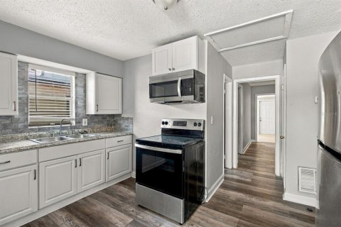Immobilier commercial à vendre à Saint Petersburg, Floride: 4 chambres, 121.14 m2 № 2430896 - photo 8