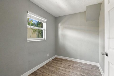 Immobilier commercial à vendre à Saint Petersburg, Floride: 4 chambres, 121.14 m2 № 2430896 - photo 28
