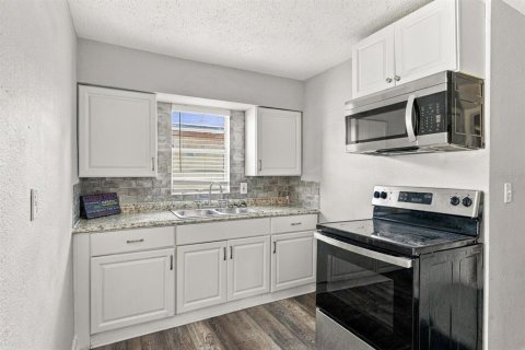 Immobilier commercial à vendre à Saint Petersburg, Floride: 4 chambres, 121.14 m2 № 2430896 - photo 7