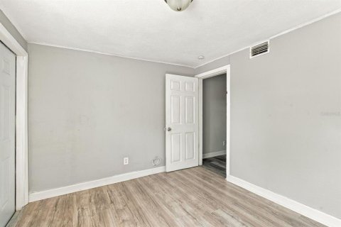 Immobilier commercial à vendre à Saint Petersburg, Floride: 4 chambres, 121.14 m2 № 2430896 - photo 12