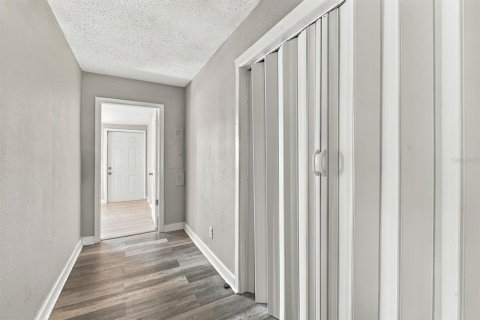 Immobilier commercial à vendre à Saint Petersburg, Floride: 4 chambres, 121.14 m2 № 2430896 - photo 27