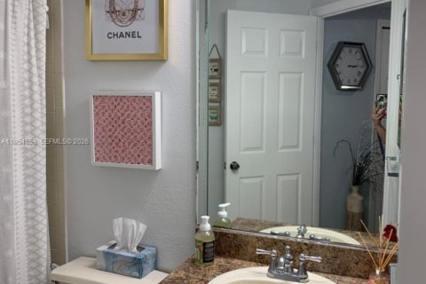 Condominio en alquiler en Doral, Florida, 1 dormitorio, 65.96 m2 № 2009473 - foto 20