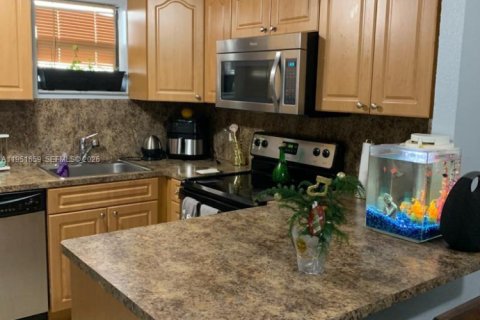 Condominio en alquiler en Doral, Florida, 1 dormitorio, 65.96 m2 № 2009473 - foto 4