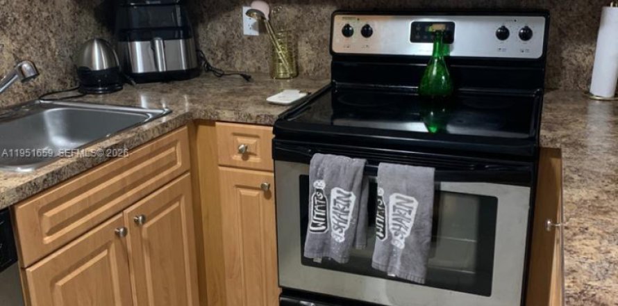 Condominio en Doral, Florida, 1 dormitorio  № 2009473