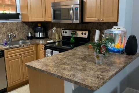 Condominio en alquiler en Doral, Florida, 1 dormitorio, 65.96 m2 № 2009473 - foto 2