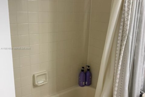 Condominio en alquiler en Doral, Florida, 1 dormitorio, 65.96 m2 № 2009473 - foto 21