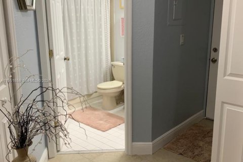 Condominio en alquiler en Doral, Florida, 1 dormitorio, 65.96 m2 № 2009473 - foto 17