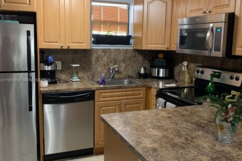 Condominio en alquiler en Doral, Florida, 1 dormitorio, 65.96 m2 № 2009473 - foto 3