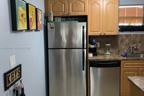 Condominio en alquiler en Doral, Florida, 1 dormitorio, 65.96 m2 № 2009473 - foto 8