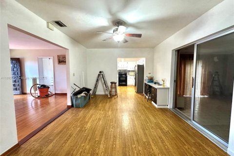 Villa ou maison à louer à Miami, Floride: 3 chambres, 186.27 m2 № 1946662 - photo 6