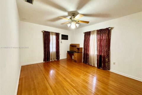 Villa ou maison à louer à Miami, Floride: 3 chambres, 186.27 m2 № 1946662 - photo 12