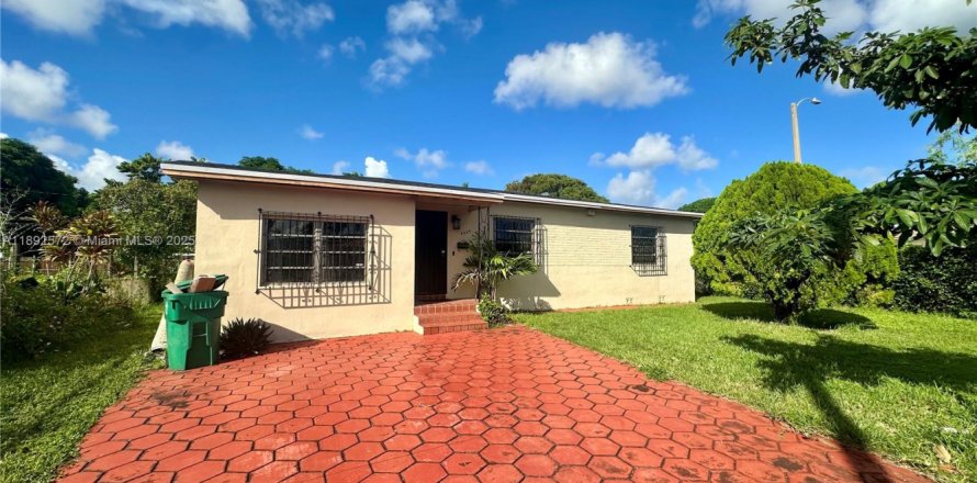 Villa ou maison à Miami, Floride 3 chambres, 186.27 m2 № 1946662