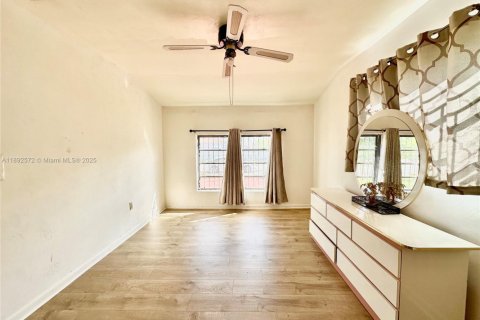 Villa ou maison à louer à Miami, Floride: 3 chambres, 186.27 m2 № 1946662 - photo 9