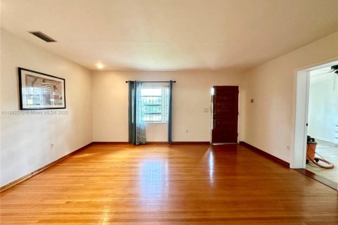 Villa ou maison à louer à Miami, Floride: 3 chambres, 186.27 m2 № 1946662 - photo 7
