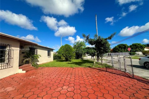 Villa ou maison à louer à Miami, Floride: 3 chambres, 186.27 m2 № 1946662 - photo 2