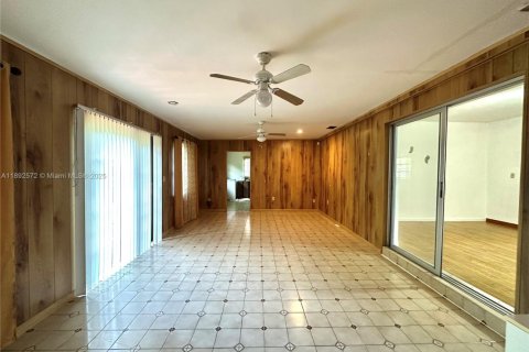 Villa ou maison à louer à Miami, Floride: 3 chambres, 186.27 m2 № 1946662 - photo 8