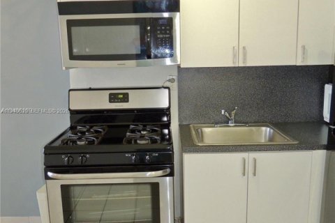 Купить кондоминиум в Майами-Бич, Флорида 43.66м2, № 1998667 - фото 3